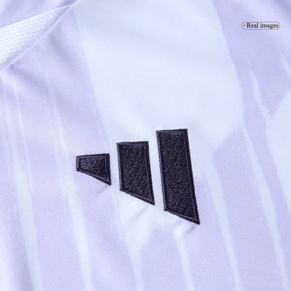 ManU Trikot Auswärts 2025/26 B.FERNANDES #8